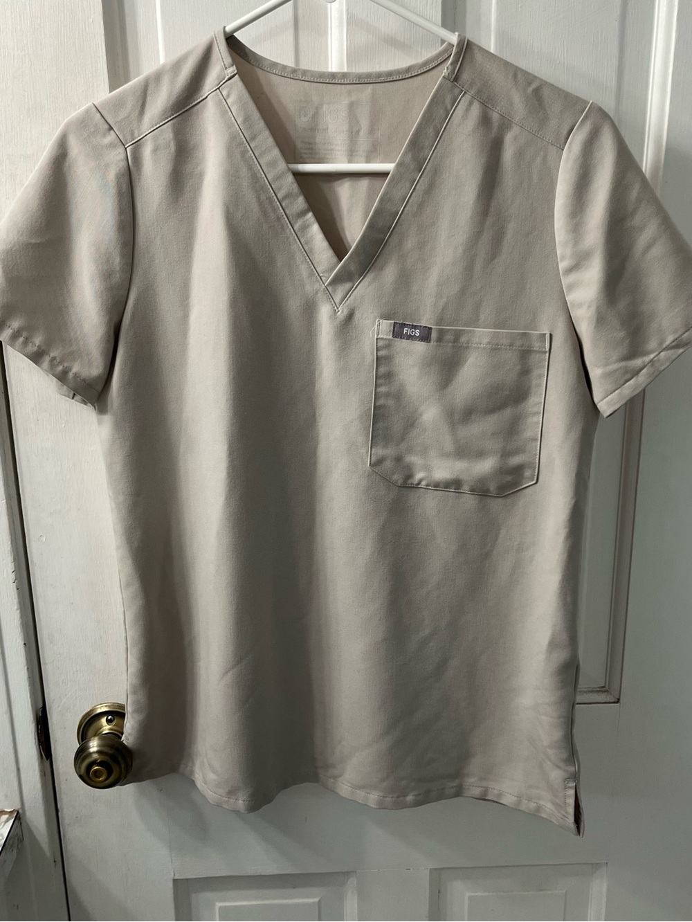 FIGS Technical Collection Catarina One-Pocket Scrub Top Stone XS